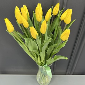Букет из 15 желтых тюльпанов
