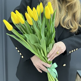 Букет из 15 желтых тюльпанов