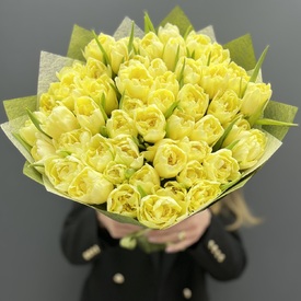 Букет из 51 желтых пионовидных тюльпанов