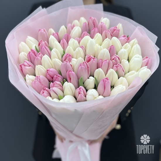 Букет из 101 белого и розового тюльпанов