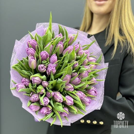 Букет из 55 сиреневых пионовидных тюльпанов