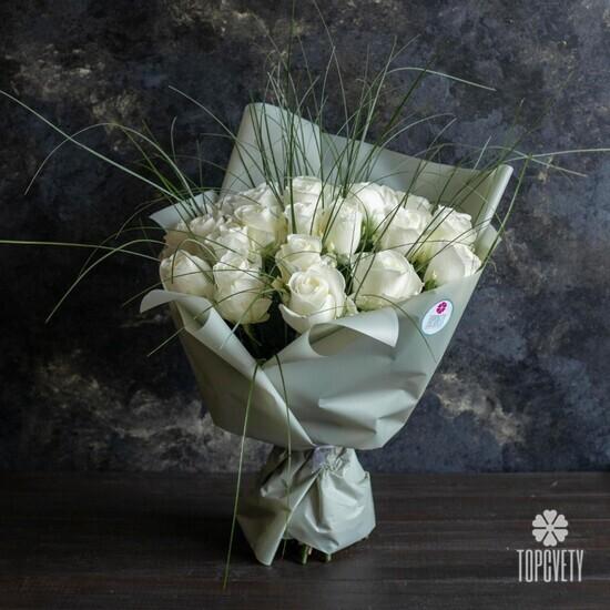 Букет из 25 белых роз Тибет 50 см