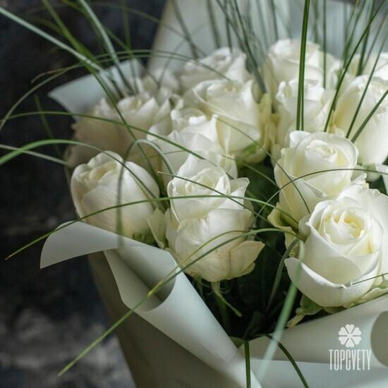 Букет из 25 белых роз Тибет 50 см