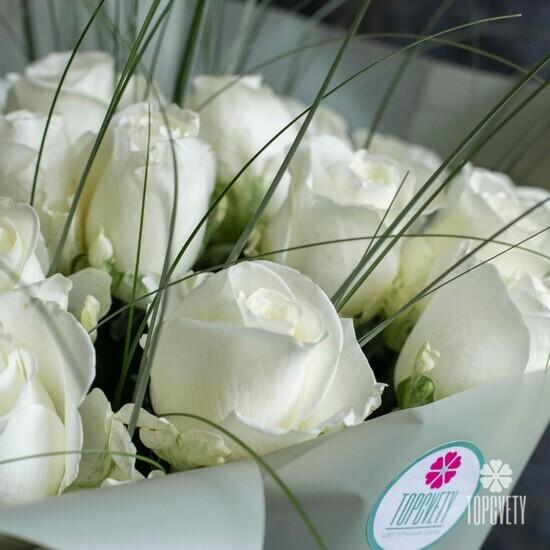 Букет из 25 белых роз Тибет 50 см