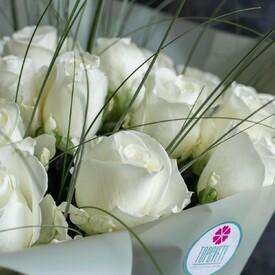 Букет из 25 белых роз Тибет 50 см