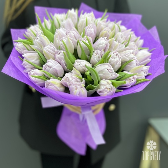 Букет из 45 сиреневых пионовидных тюльпанов