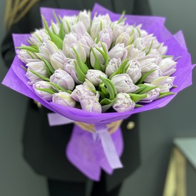 Букет из 45 сиреневых пионовидных тюльпанов
