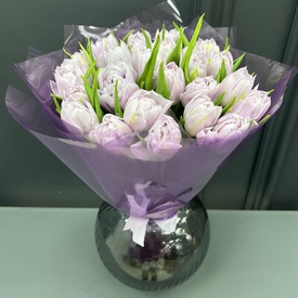 Букет из 25 сиреневых пионовидных тюльпанов
