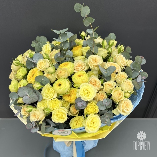 Букет из 25 желтых кустовых роз 50см
