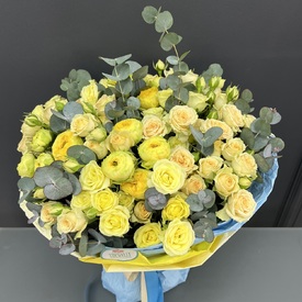 Букет из 25 желтых кустовых роз 50см