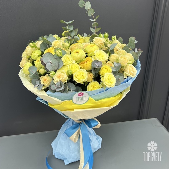 Букет из 25 желтых кустовых роз 50см