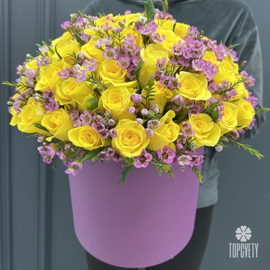 Композиция из  51 розы в шляпной коробке 