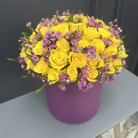 Композиция из  51 розы в шляпной коробке 