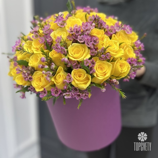 Композиция из  51 розы в шляпной коробке 