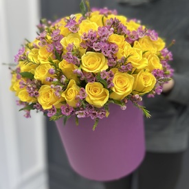 Композиция из  51 розы в шляпной коробке 