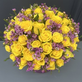 Композиция из  51 розы в шляпной коробке 