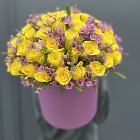 Композиция из  51 розы в шляпной коробке 