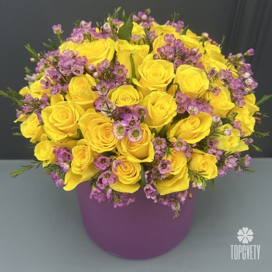 Композиция из  51 розы в шляпной коробке 