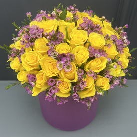 Композиция из  51 розы в шляпной коробке 