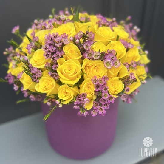 Композиция из  51 розы в шляпной коробке 