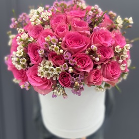 Композиция из  51 розы в шляпной коробке 