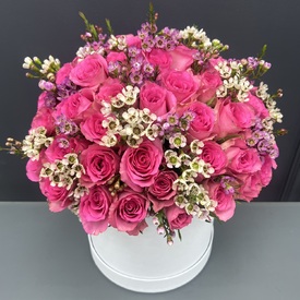 Композиция из  51 розы в шляпной коробке 