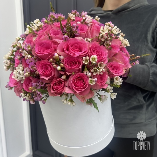 Композиция из  51 розы в шляпной коробке 