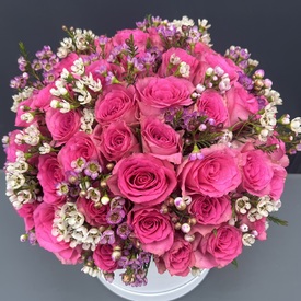 Композиция из  51 розы в шляпной коробке 