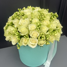 Букет из  51 розы в шляпной коробке 