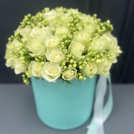 Букет из  51 розы в шляпной коробке 