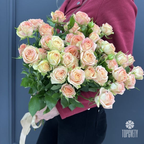 Букет из 9  кустовых роз Персик 50см