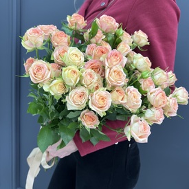 Букет из 9  кустовых роз Персик 50см