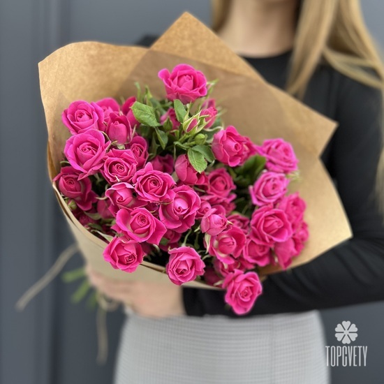 Букет из 9 розовых кустовых роз 50см