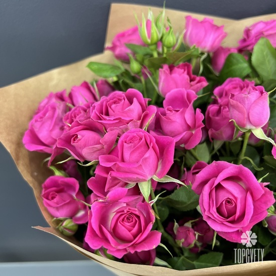 Букет из 9 розовых кустовых роз 50см