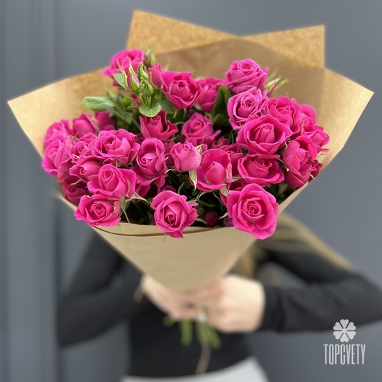 Букет из 9 розовых кустовых роз 50см