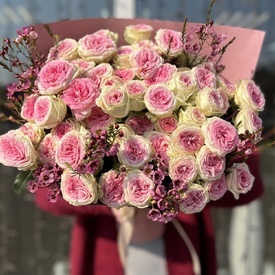 Букет из 9 пионовидных кустовых роз 60см