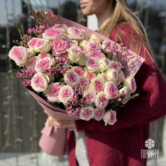 Букет из 9 пионовидных кустовых роз 60см