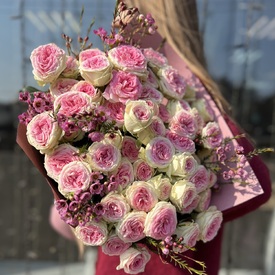 Букет из 9 пионовидных кустовых роз 60см