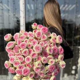 Букет из 25 кустовых пионовидных роз 70см