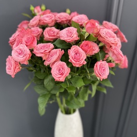 Букет из 7 кустовых роз 80см