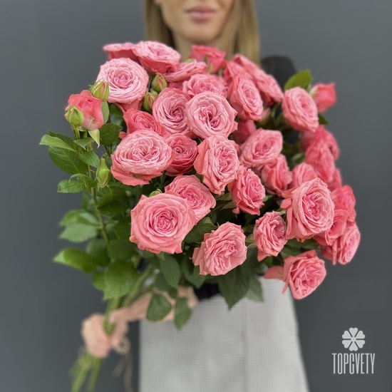 Букет из 7 кустовых роз 80см