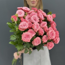 Букет из 7 кустовых роз 80см