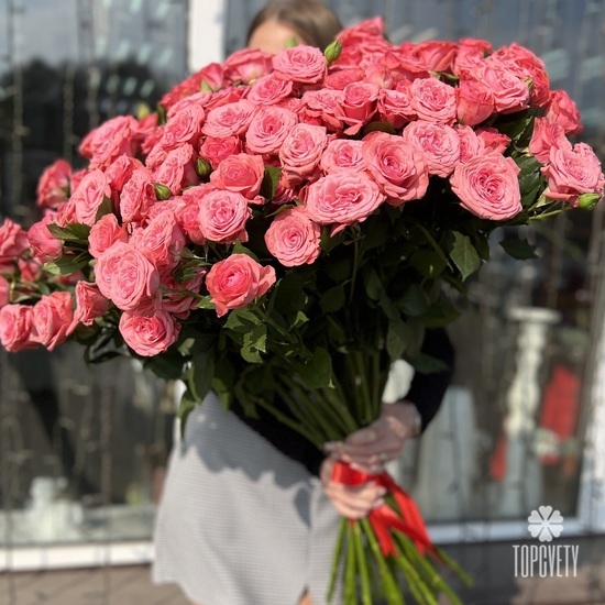 Букет из 25  кустовых пионовидных роз 80см