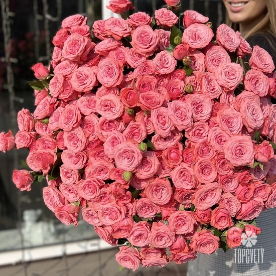 Букет из 25  кустовых пионовидных роз 80см