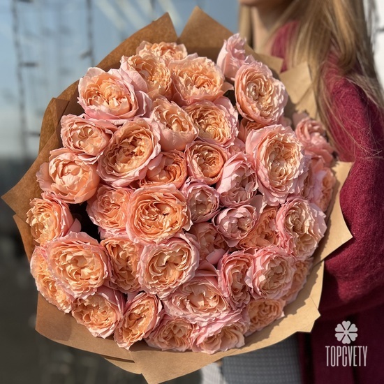 Букет из 19 английской кустовой розы 50см