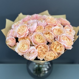 Букет из 19 английской кустовой розы 50см