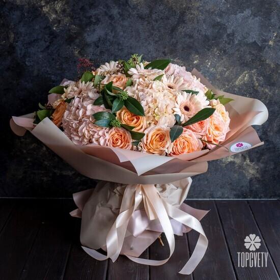 Букет из гербер, гортензий и роз