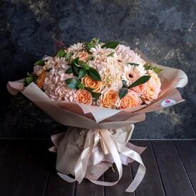 Букет №14 из цветов роз, герберы, белых гортензий 