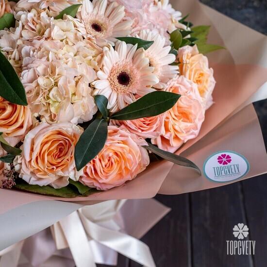 Букет из гербер, гортензий и роз