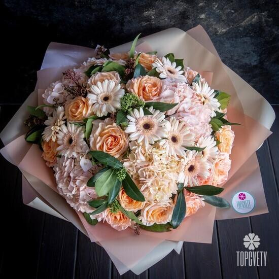 Букет из гербер, гортензий и роз